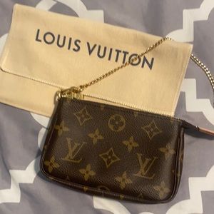 (Authentic NWT) Louis Vuitton Mini Pochette
